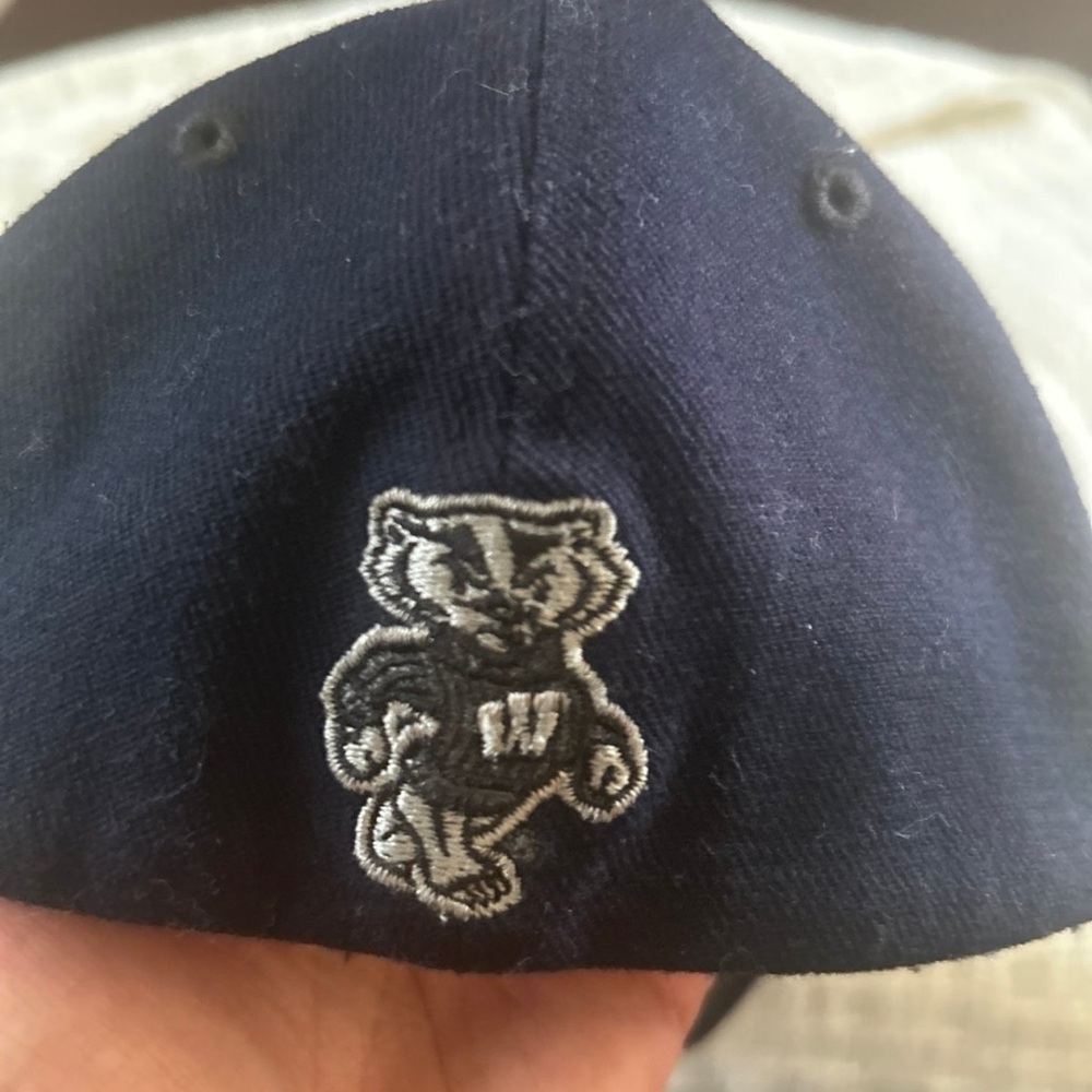 Wisconsin Badgers Navy Blue Cap with Embroidered Design youth Fitted Small